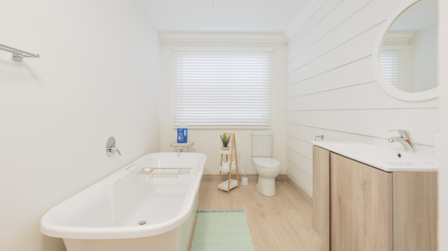 4 Bedroom Property for Sale in Struisbaai Western Cape